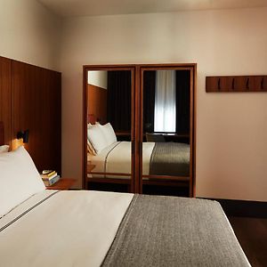 Chambre Accessible aux Personnes à Mobilité Réduite Lit Queen-Size